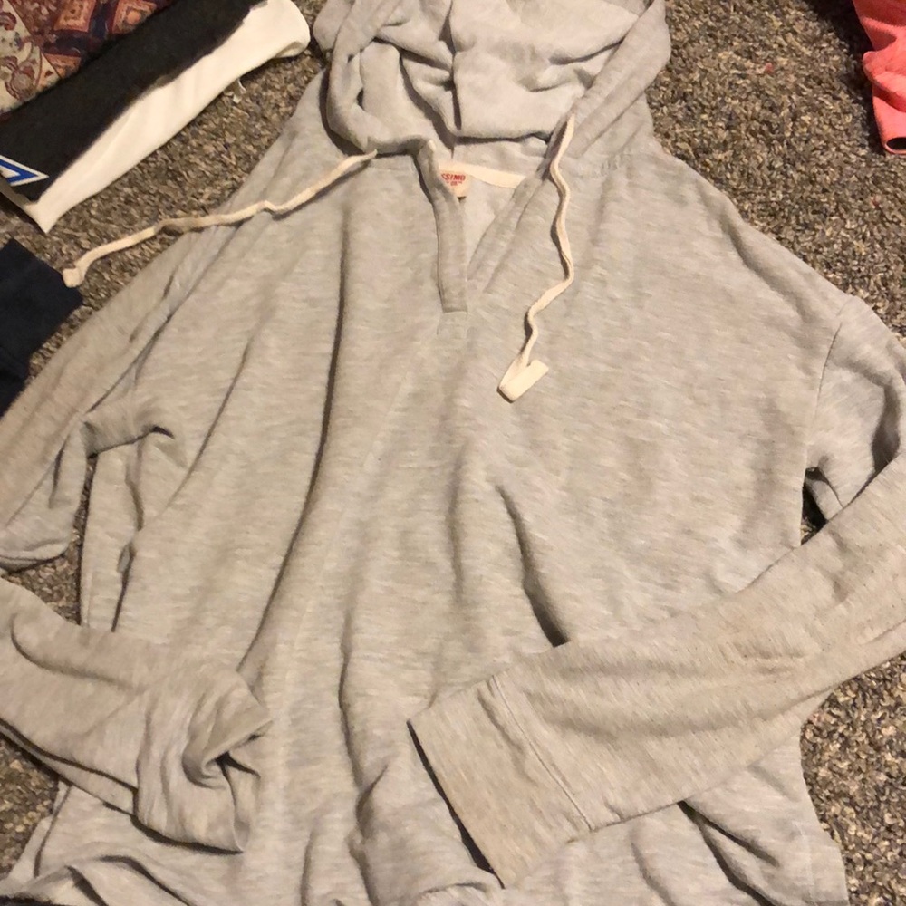 Grey sweater with hood and strings